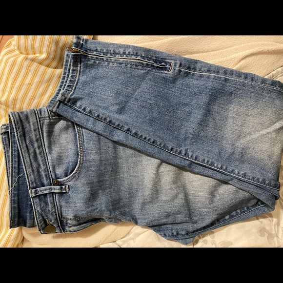 Ann Taylor LOFT JEANS size 8P - Picture 2 of 6